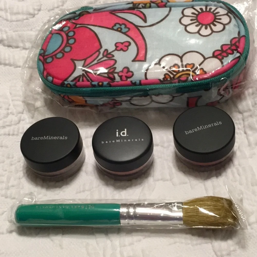 BARE MINERALS Must Have blushes. Volume One. 3 blendable blushes, bag, brush